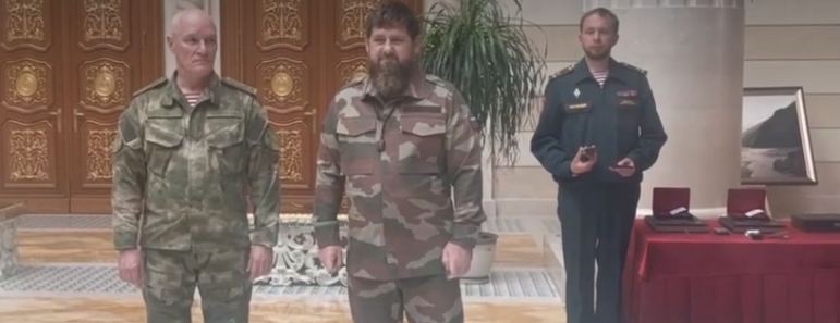 В Грозном прошла церемония вручения Кадырову погонов генерал-лейтенанта